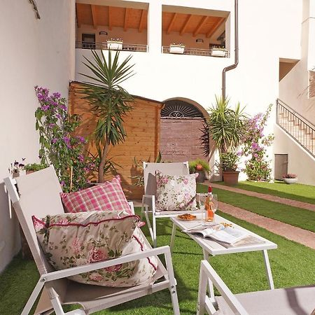 Apartments Villa Bougainville Сан-Феличе-дель-Бенако Экстерьер фото